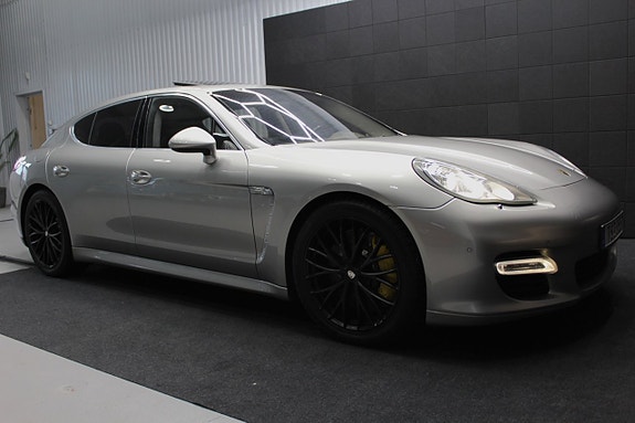 Porsche Panamera Turbo 8 of 22
