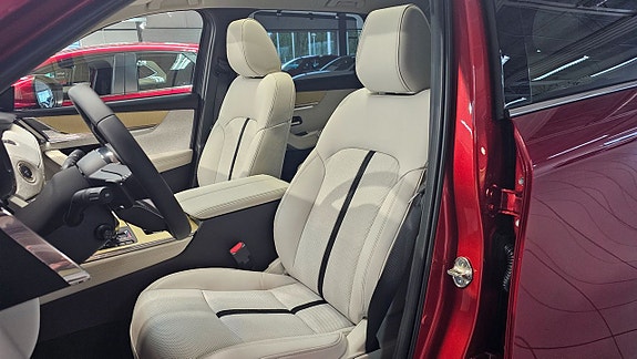 Mazda CX-80 12 of 13