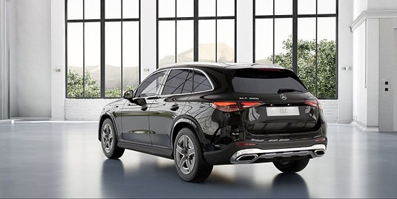 Mercedes-Benz GLC300 e 3 of 5