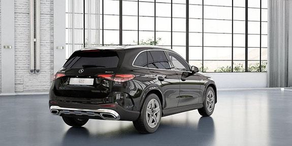 Mercedes-Benz GLC300 e 4 of 5