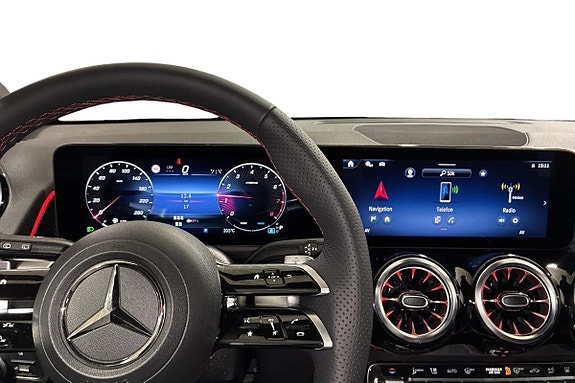 Mercedes-Benz GLB200 8 of 12