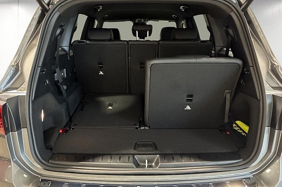 Mercedes-Benz GLB200 12 of 12