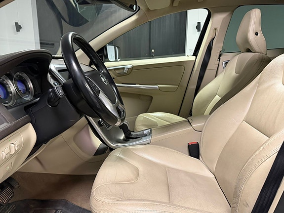 Volvo XC60 6 of 21