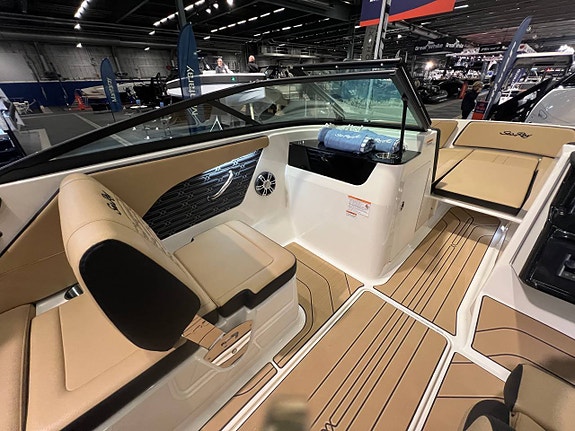 Sea Ray SPX 190 | Stor bowrider som rymmer många 6 of 11