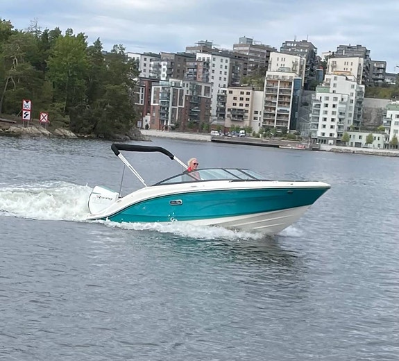 Sea Ray SPX 190 | Stor bowrider som rymmer många
