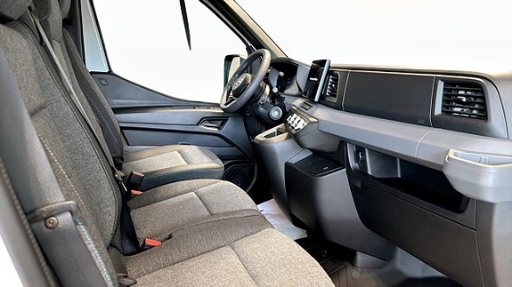 Nissan Interstar 3 of 5