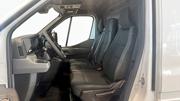 Nissan Interstar 5 of 5