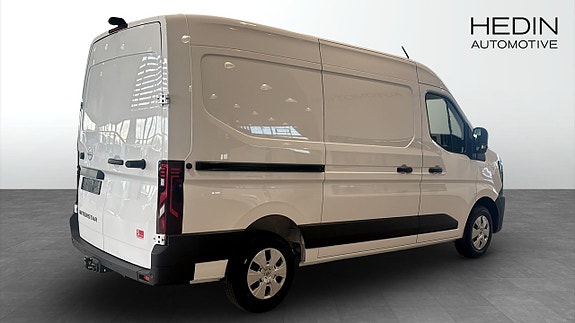Nissan Interstar 2 of 5