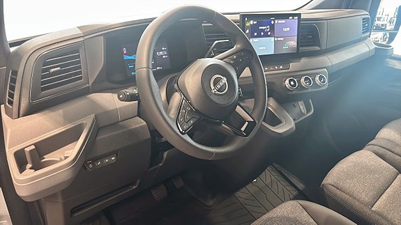 Nissan Interstar 4 of 5