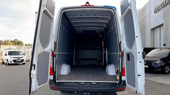 Mercedes-Benz eSprinter 420 6 of 9