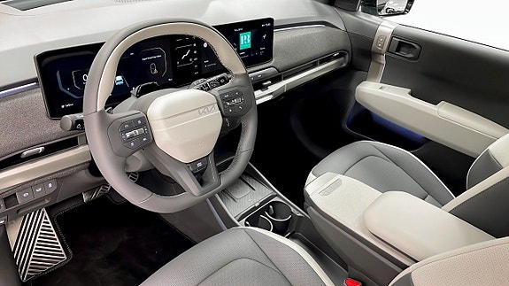 Kia EV3 8 of 12