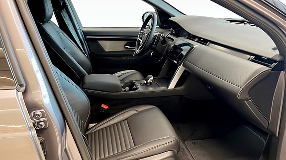 Land Rover Discovery Sport 3 of 5