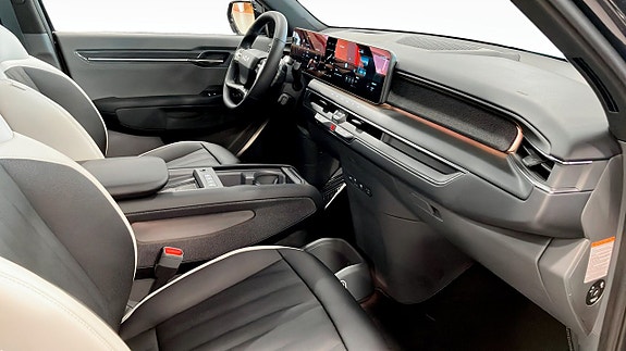 Kia EV9 8 of 17