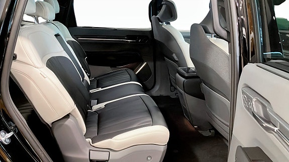 Kia EV9 13 of 17