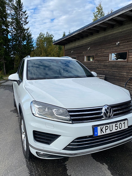 Volkswagen Touareg 2 of 8