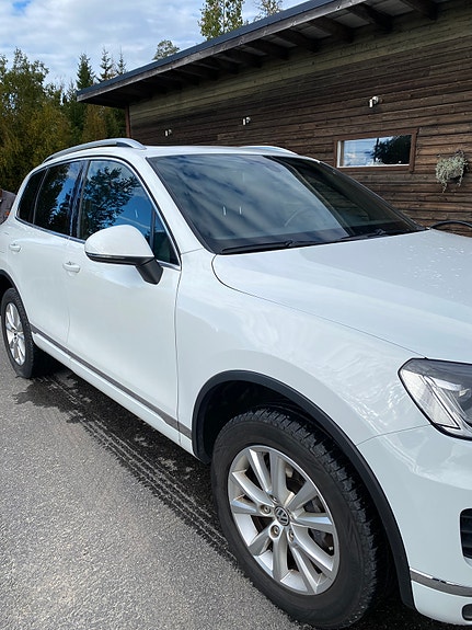 Volkswagen Touareg 3 of 8