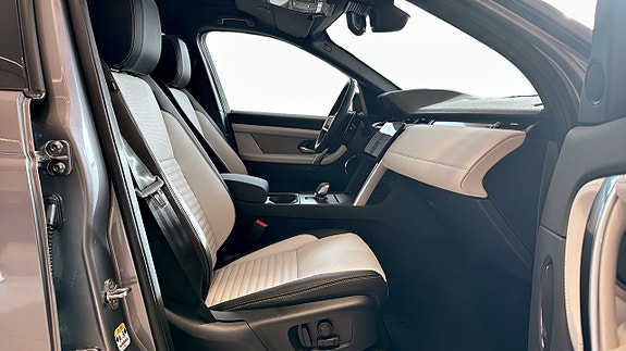 Land Rover Discovery Sport 3 of 5