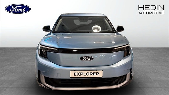Ford Explorer 8 of 12