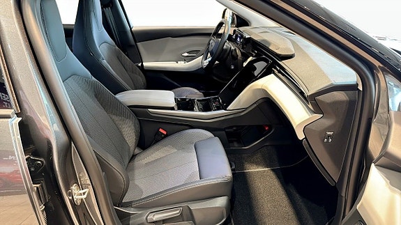 Ford Explorer 3 of 9