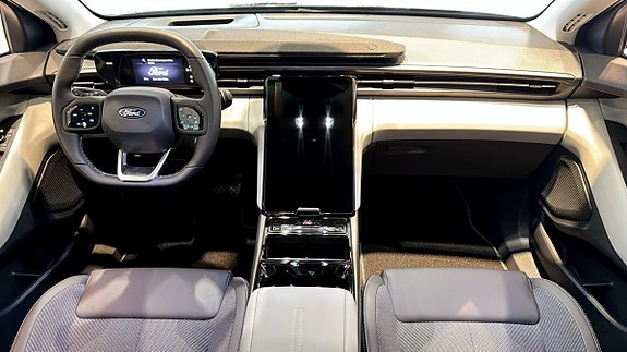 Ford Explorer 4 of 9