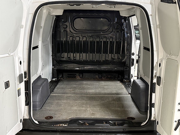 Nissan NV200 5 of 5