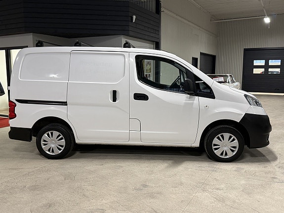 Nissan NV200 3 of 5