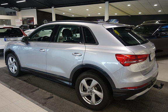 Audi Q3 3 of 5