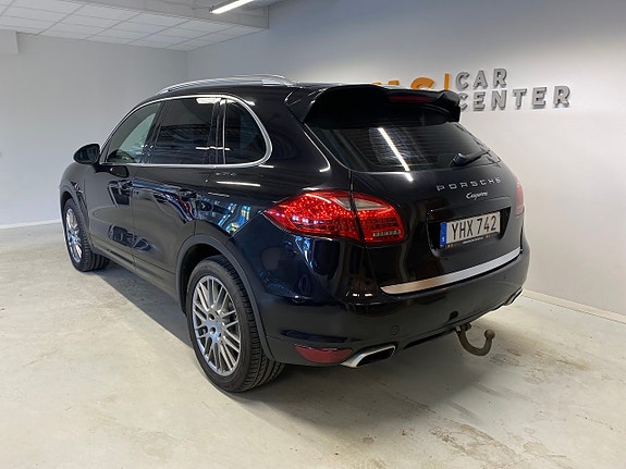 Porsche Cayenne 3 of 5