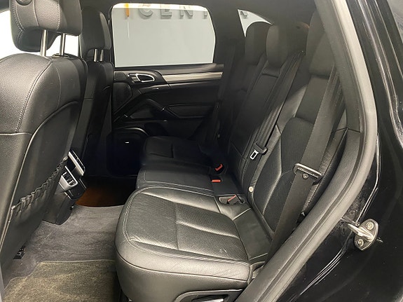 Porsche Cayenne 9 of 14