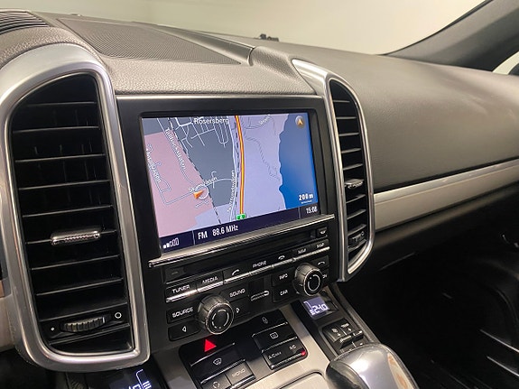 Porsche Cayenne 12 of 14