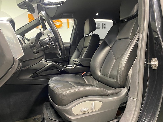 Porsche Cayenne 8 of 14