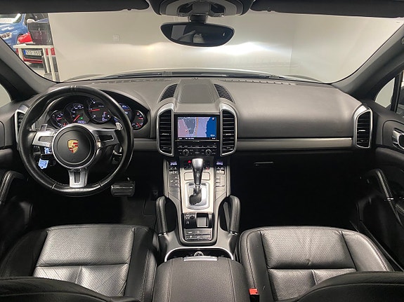 Porsche Cayenne 10 of 14