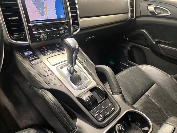 Porsche Cayenne 13 of 14