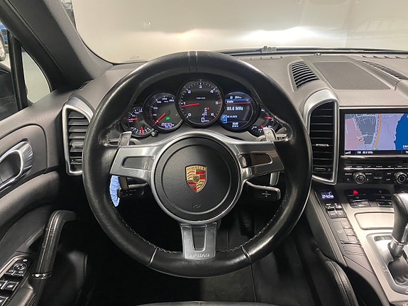 Porsche Cayenne 11 of 14