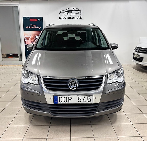 Volkswagen Touran 2 of 5