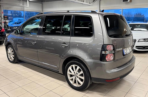 Volkswagen Touran 4 of 5