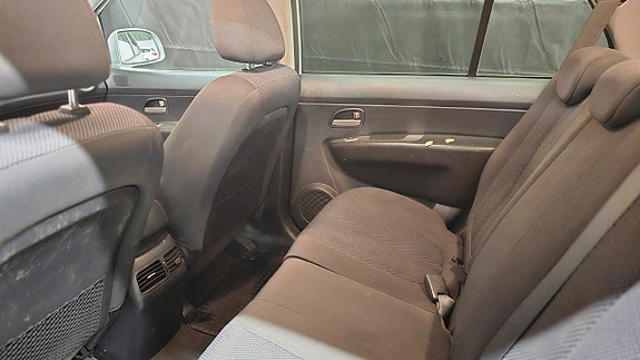 Kia Carens 11 of 27