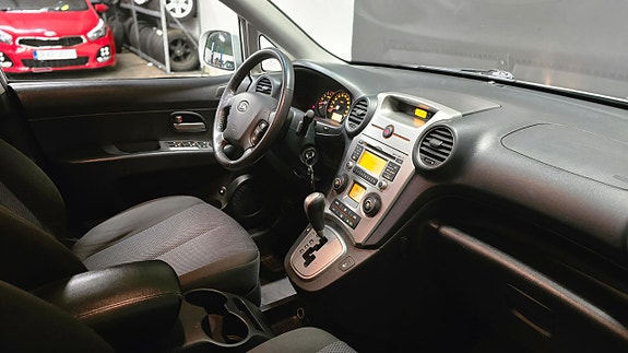 Kia Carens 10 of 27
