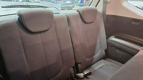 Kia Carens 15 of 27