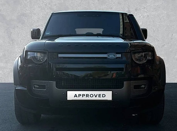 Land Rover Defender 110 2 of 5
