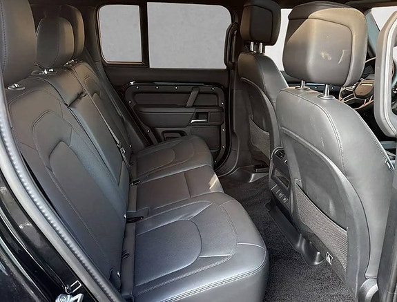 Land Rover Defender 110 6 of 6