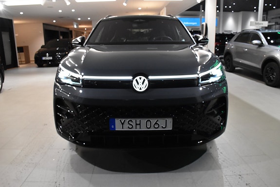 Volkswagen Tiguan 2 of 5