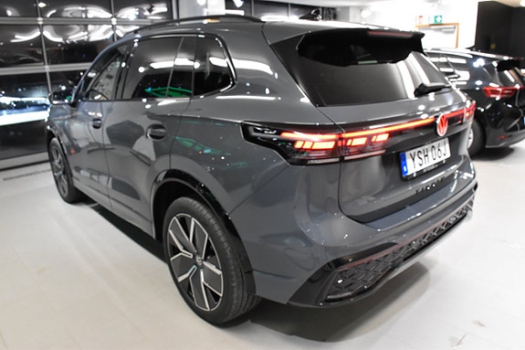 Volkswagen Tiguan 4 of 5