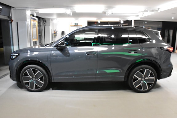 Volkswagen Tiguan 3 of 5