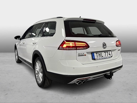 Volkswagen Golf Alltrack 3 of 5