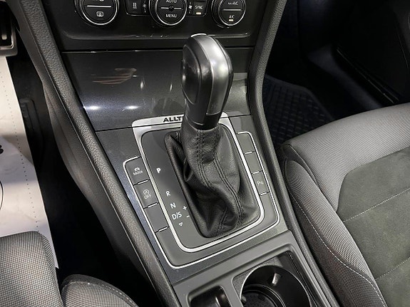 Volkswagen Golf Alltrack 12 of 16