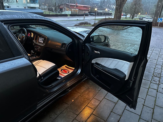 Dodge Charger 13 of 21