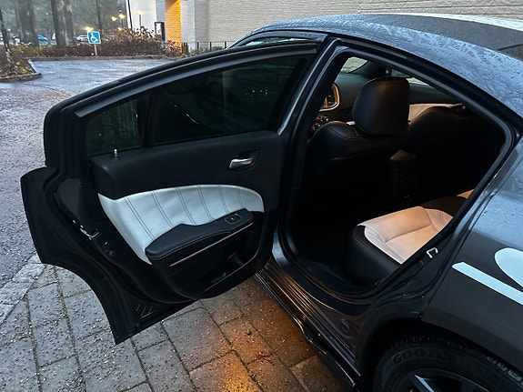 Dodge Charger 11 of 21