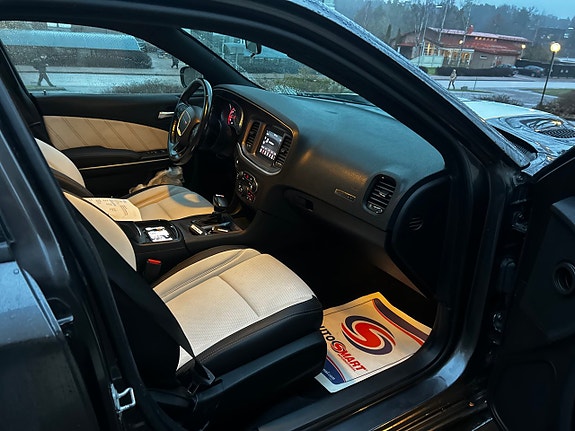 Dodge Charger 14 of 21
