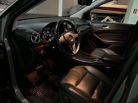 Mercedes-Benz B180 9 of 20